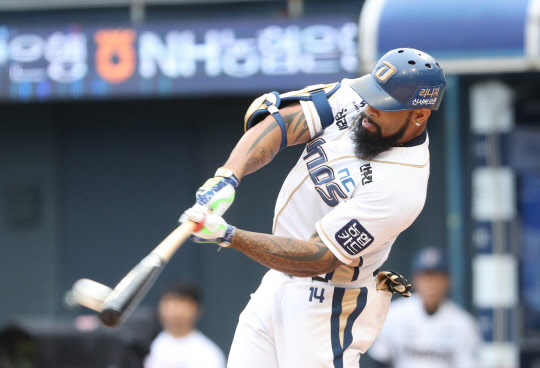 테임즈는 KBO로부터 정규시즌 잔여 경기인 8경기, 플레이오프 1경기 출장 정지 징계와 함께 벌금 5000달러, 사회봉사 50시간의 징계를 받았다. 사진=연합뉴스